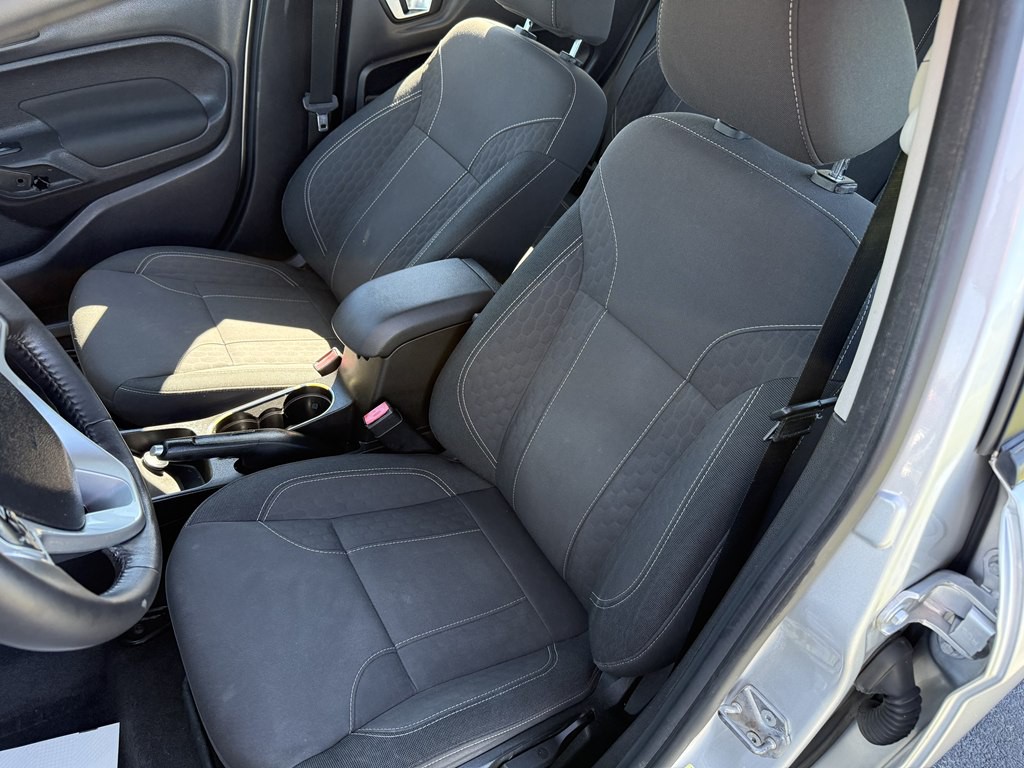 2015 Ford Fiesta Image 6