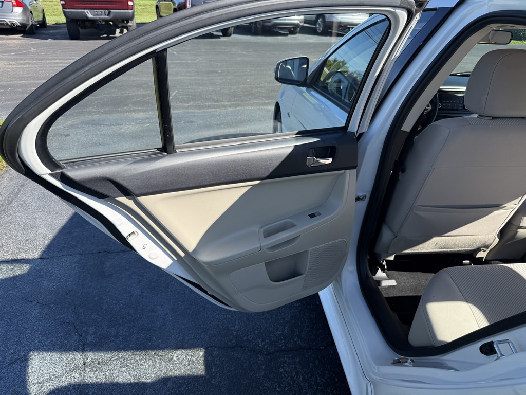 2016 Mitsubishi Lancer Image 15