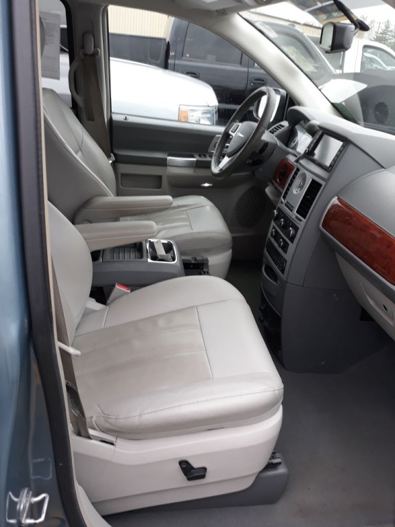 2008 GMC Acadia Image 2