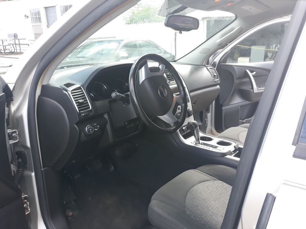 2008 GMC Acadia Image 3