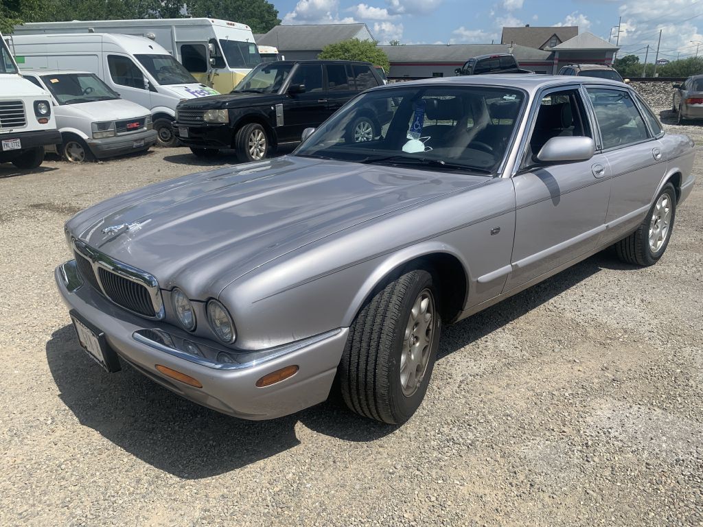 2001 Jaguar XJ Image 3