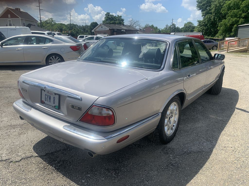 2001 Jaguar XJ Image 4