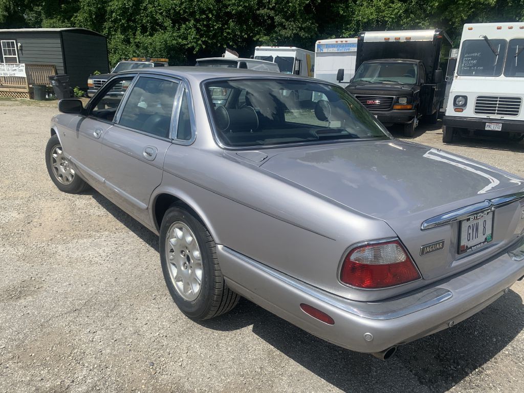 2001 Jaguar XJ Image 5