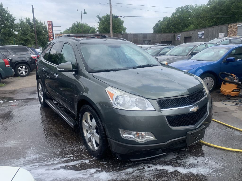 2011 Chevrolet Traverse Image 2