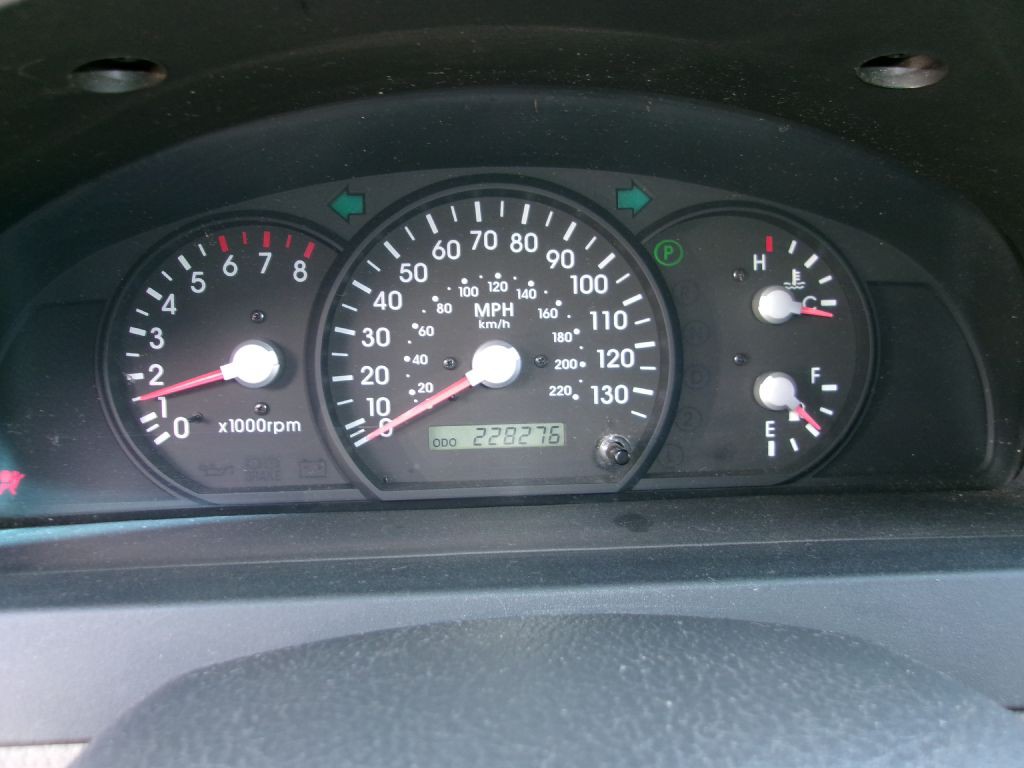2004 Kia Sorento Image 8