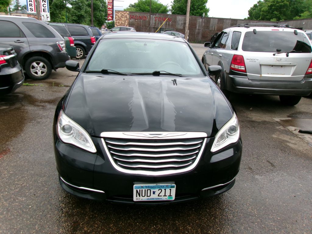 2012 Chrysler 200 Image 1