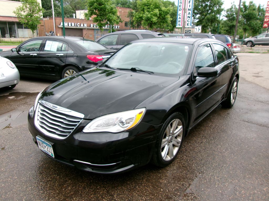 2012 Chrysler 200 Image 3