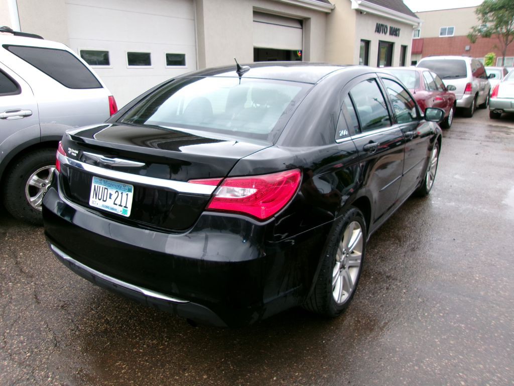 2012 Chrysler 200 Image 4