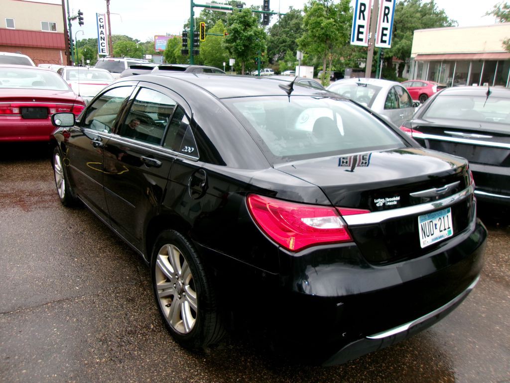 2012 Chrysler 200 Image 5