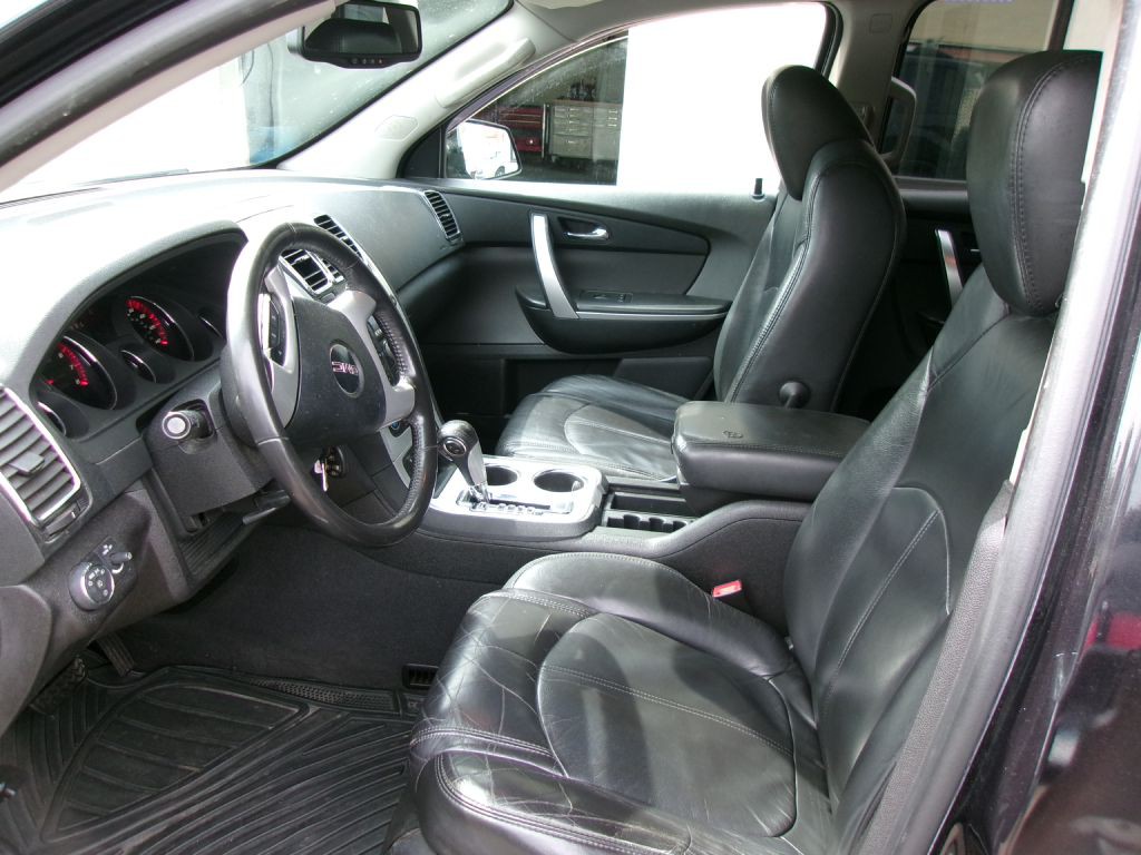 2010 GMC Acadia Image 7