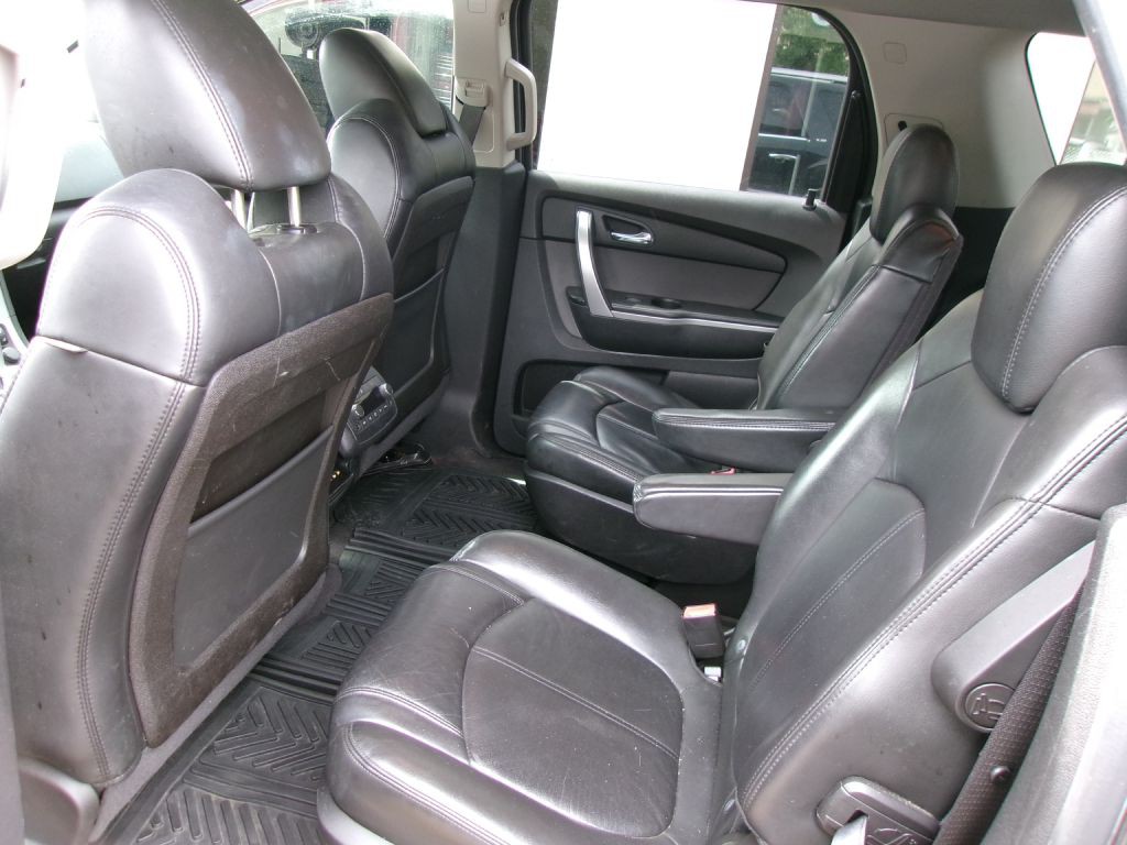 2010 GMC Acadia Image 8