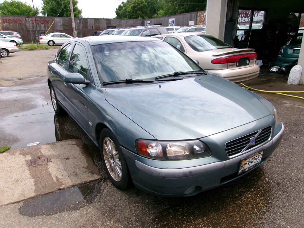 2004 Volvo S60 Image 2