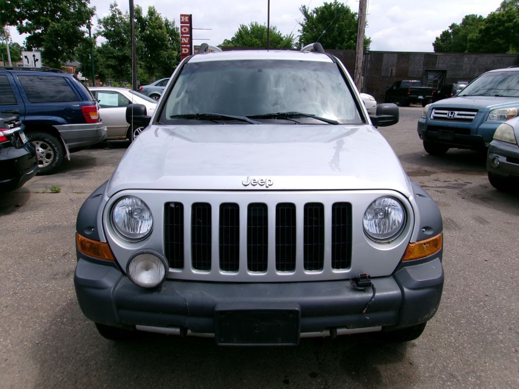 2005 Jeep Liberty Image 1