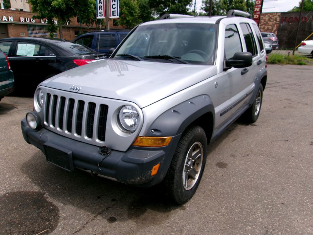 2005 Jeep Liberty Image 2