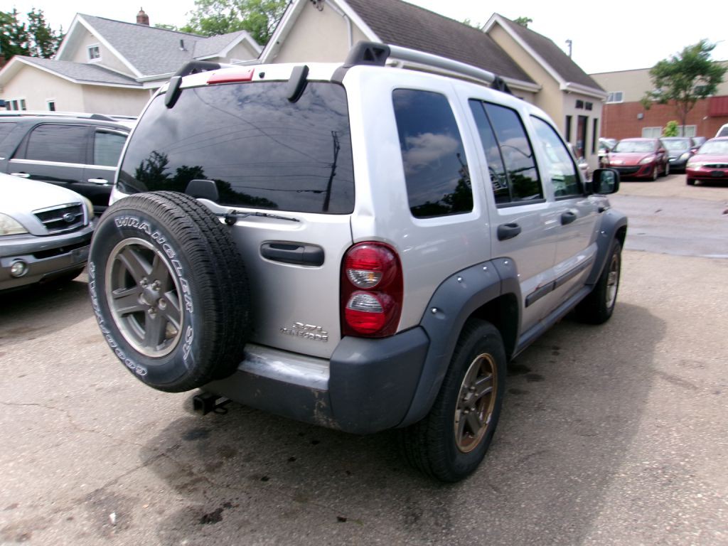 2005 Jeep Liberty Image 4