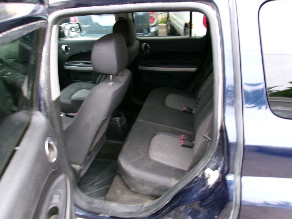 2011 Chevrolet HHR Image 8