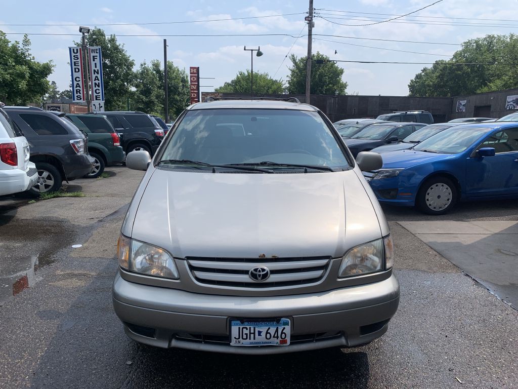 2002 Toyota Sienna Image 1