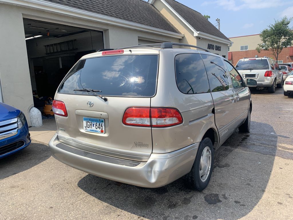 2002 Toyota Sienna Image 5