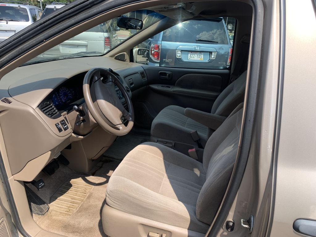 2002 Toyota Sienna Image 6