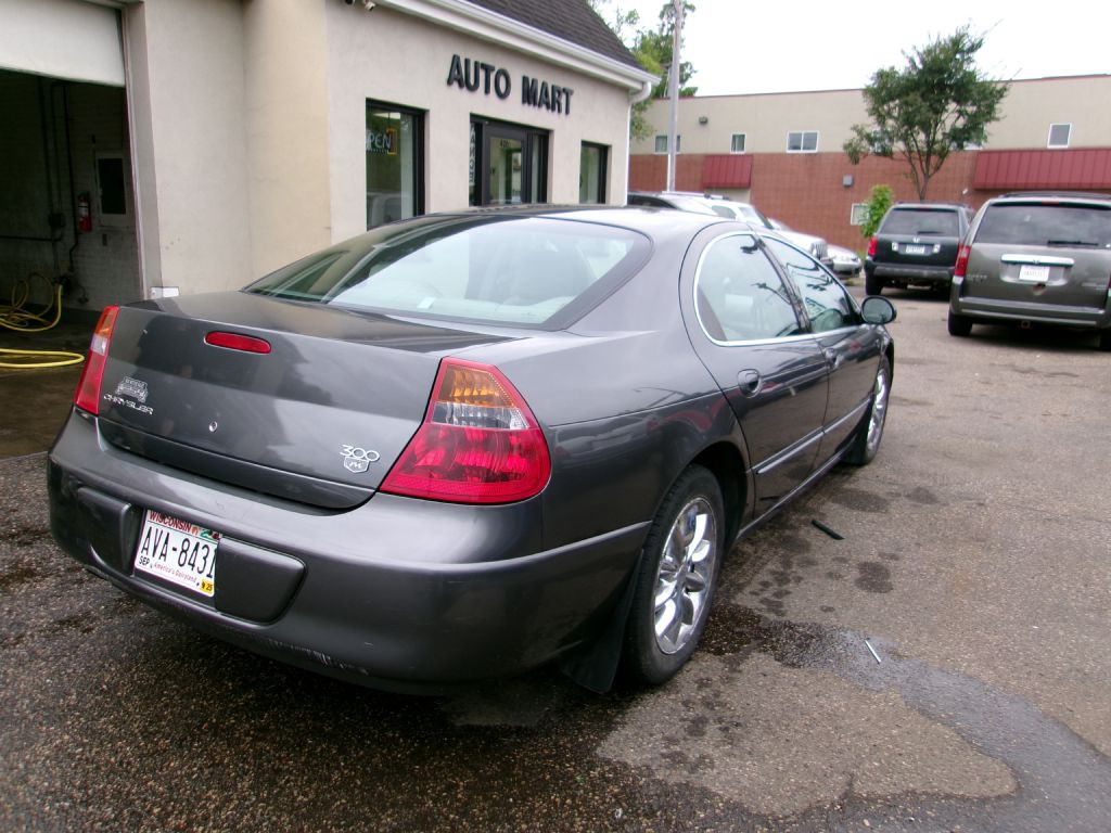 2004 Chrysler 300M Image 5