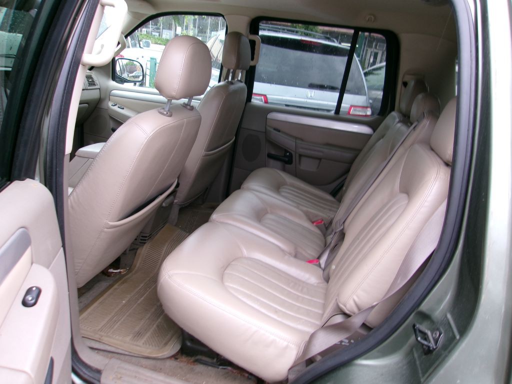 2004 Mercury Mountaineer Image 8