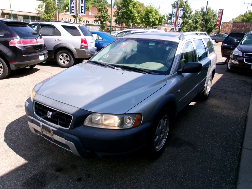 2005 Volvo XC70 Image 2