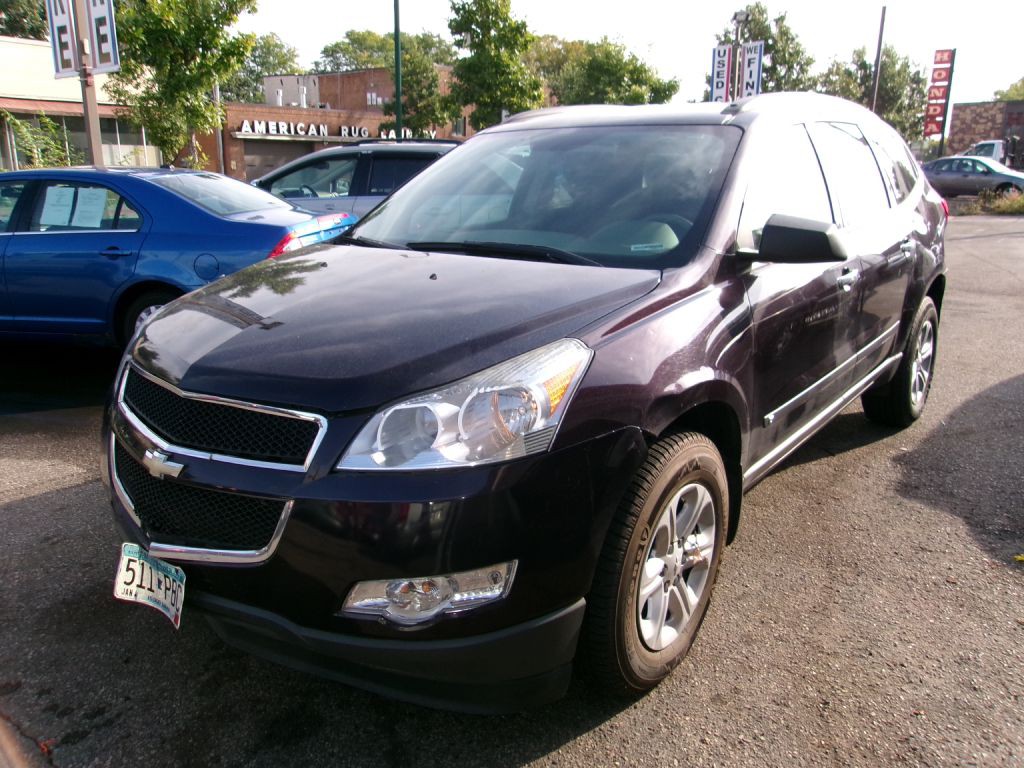 2010 Chevrolet Traverse Image 2