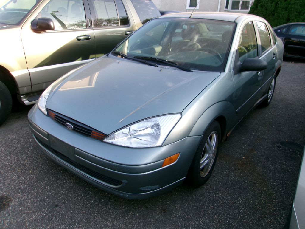 2004 Ford Focus Image 2