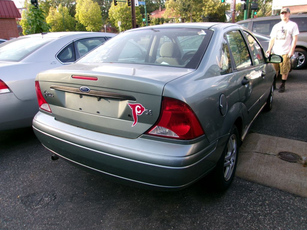 2004 Ford Focus Image 4