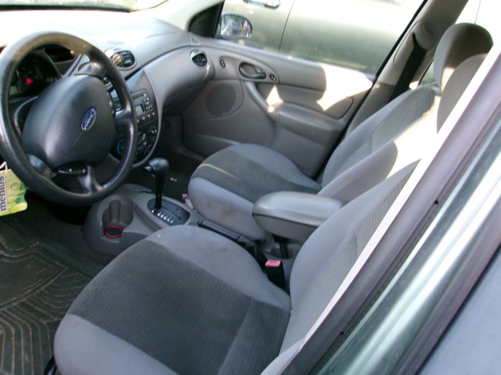 2004 Ford Focus Image 6
