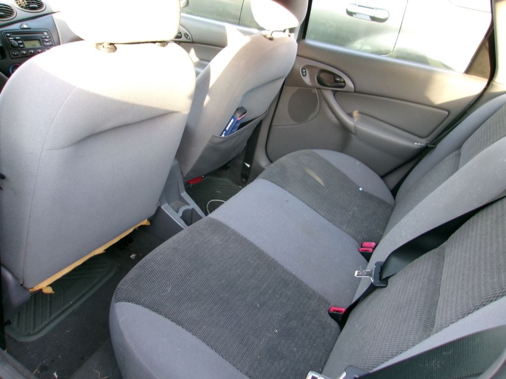 2004 Ford Focus Image 7