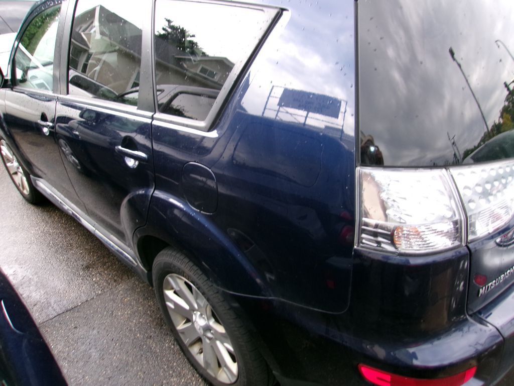 2010 Mitsubishi Outlander Image 4