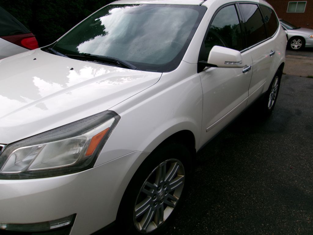 2013 Chevrolet Traverse Image 2