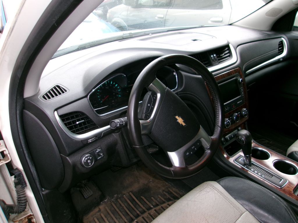 2013 Chevrolet Traverse Image 3