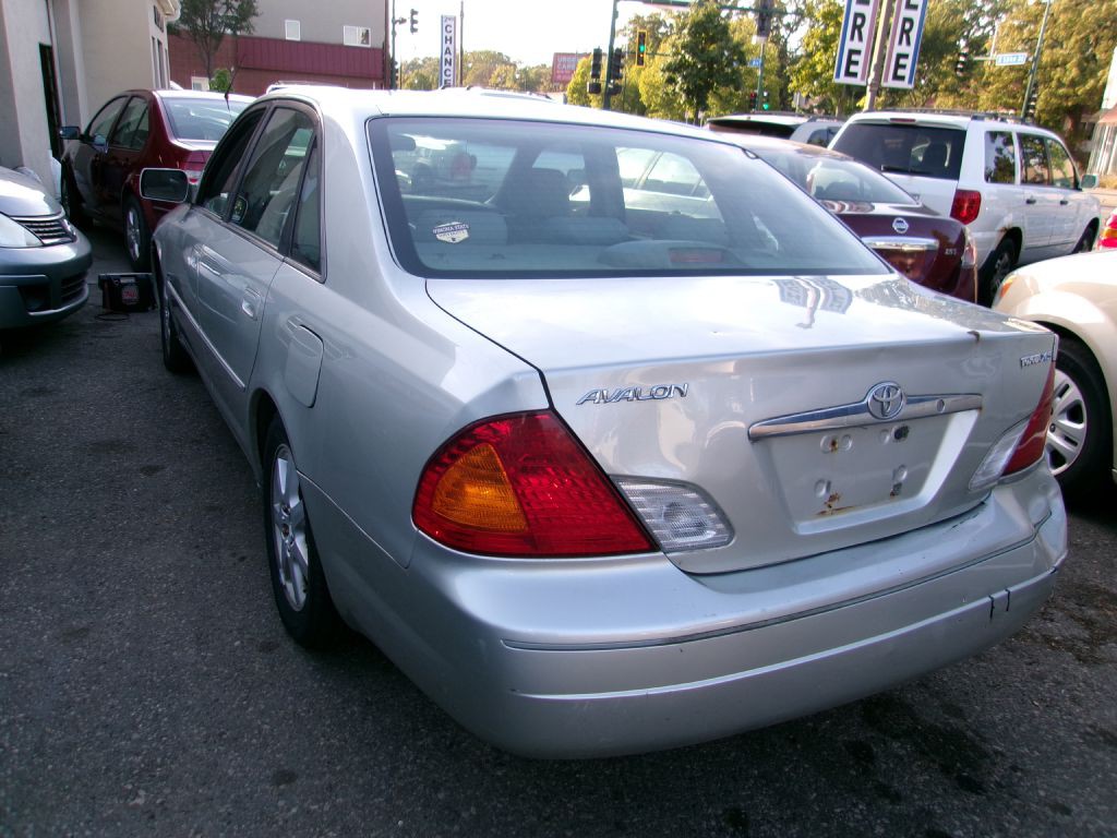 2001 Toyota Avalon Image 4