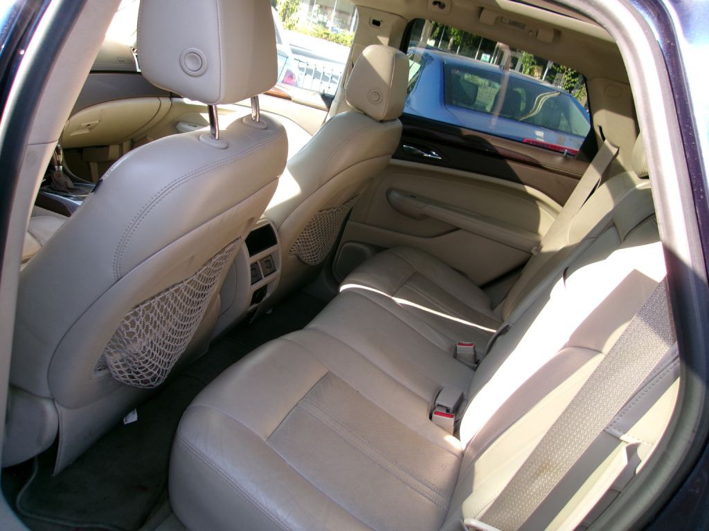 2011 Cadillac SRX Image 8