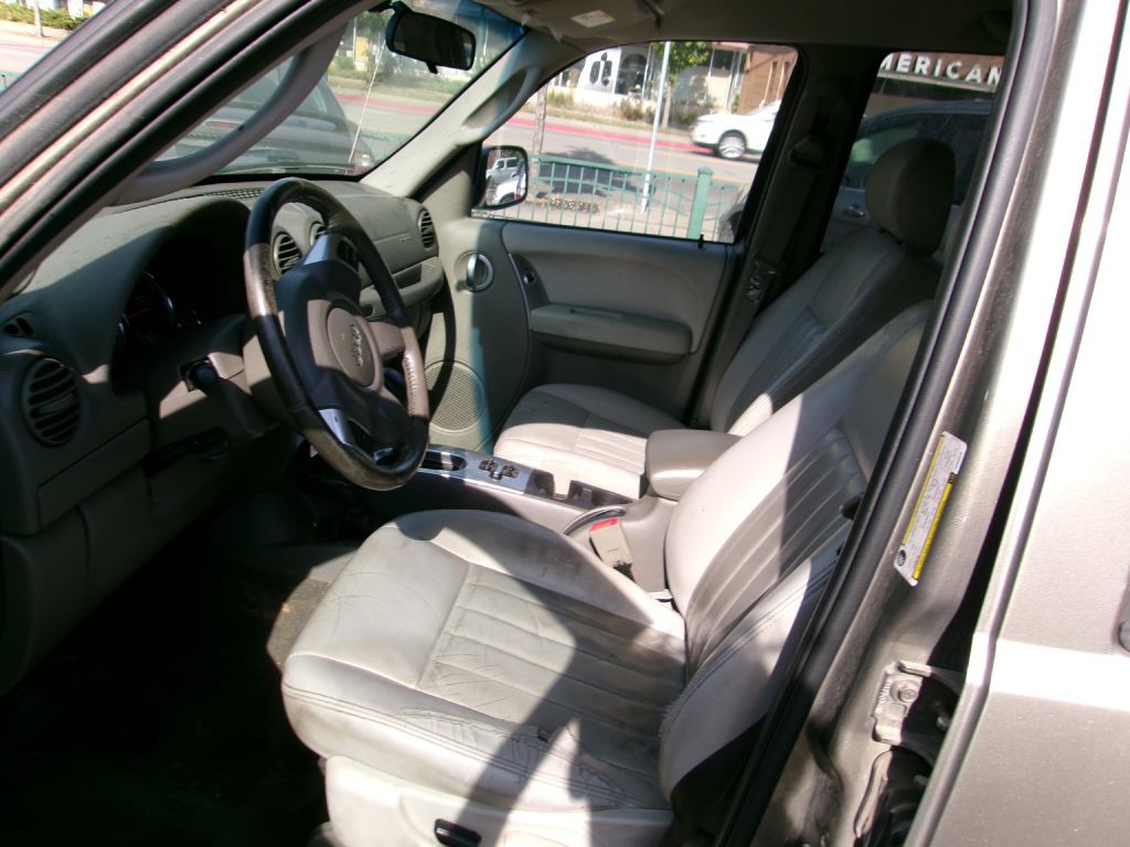 2007 Jeep Liberty Image 7