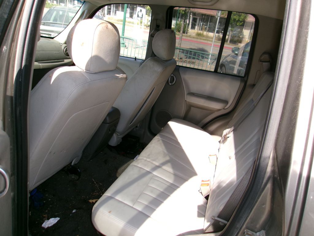 2007 Jeep Liberty Image 8
