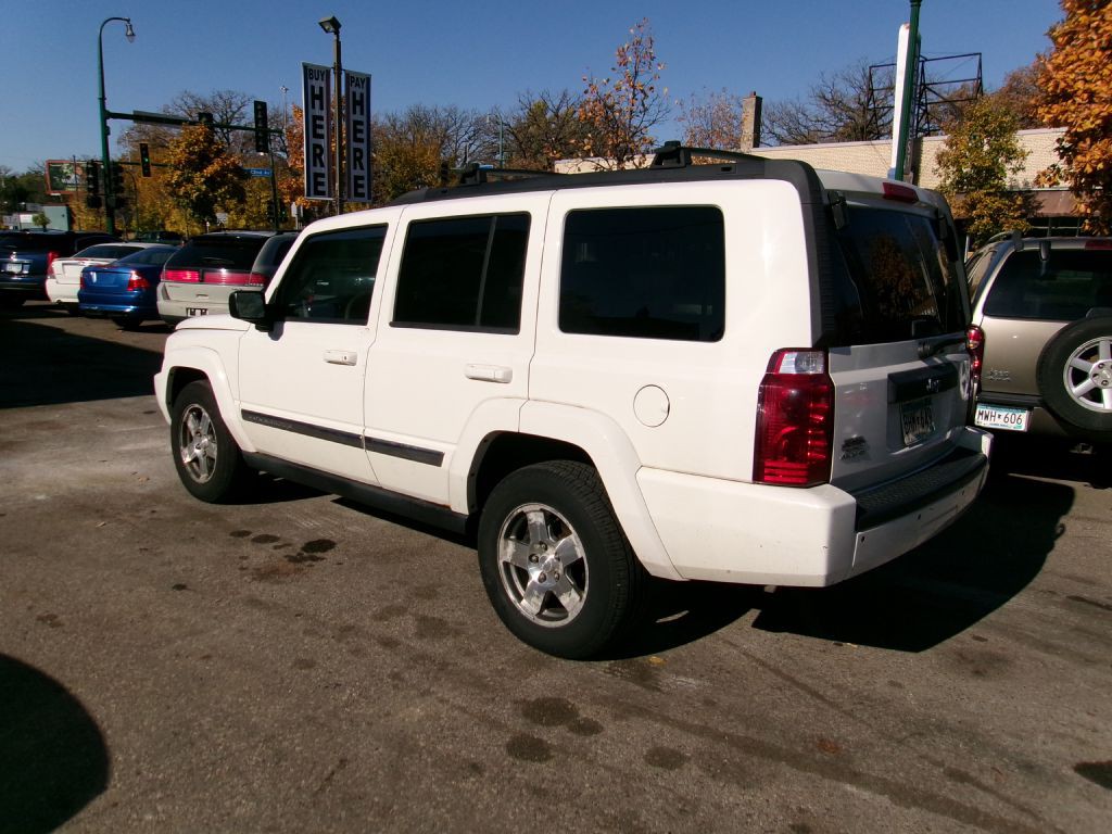 2010 Jeep Commander Image 4