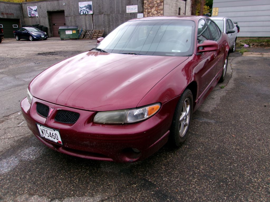 2001 Pontiac Grand Prix Image 2