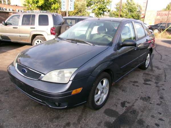 2007 Ford Focus Image 2