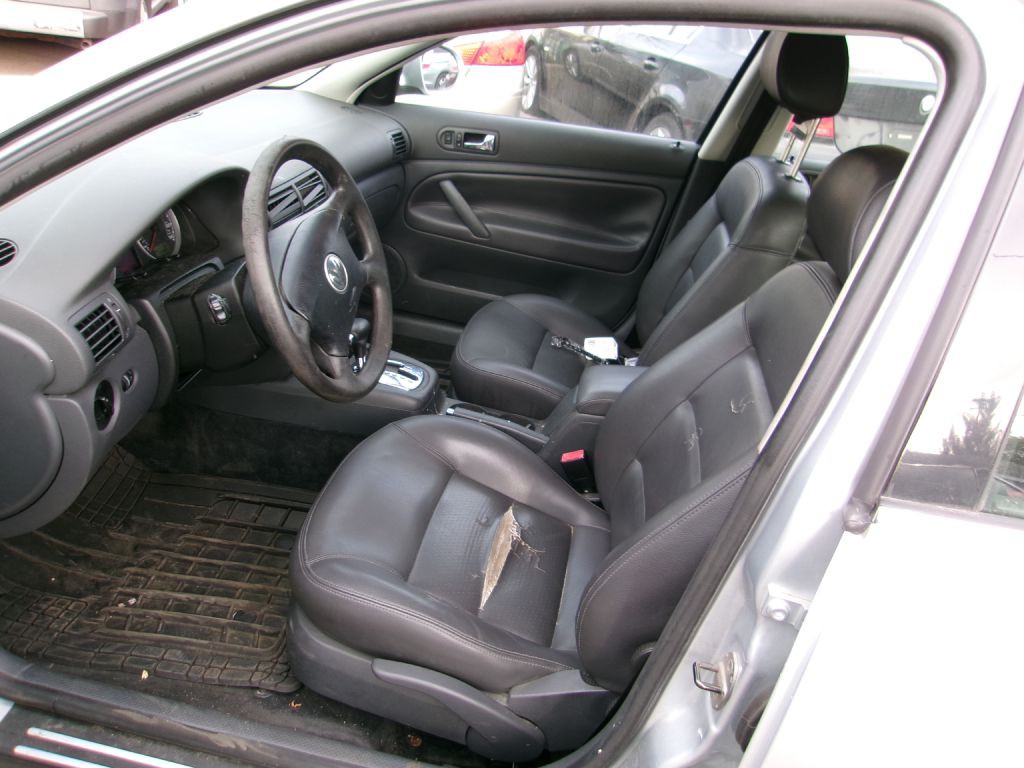 2004 Volkswagen Passat Image 7