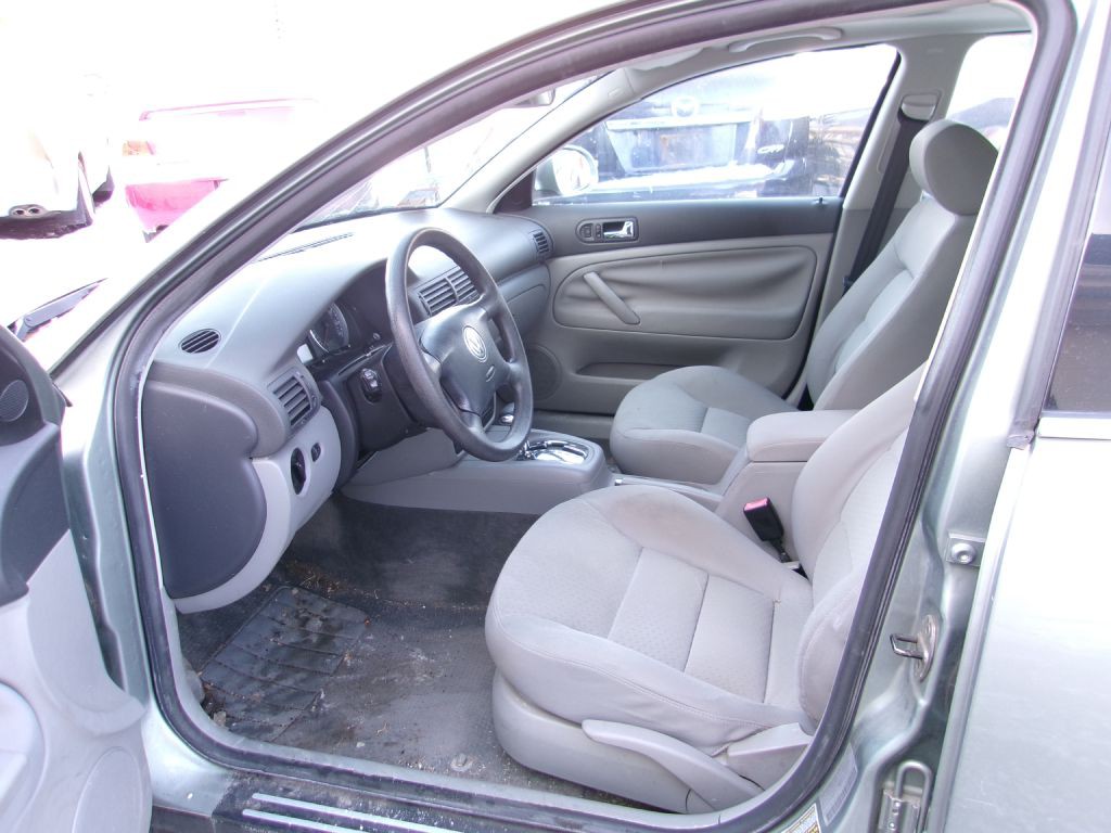 2004 Volkswagen Passat Image 5