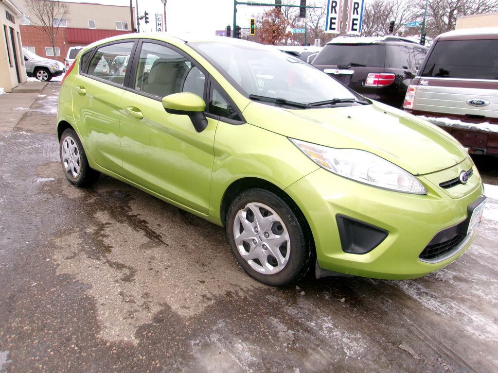 2012 Ford Fiesta Image 1
