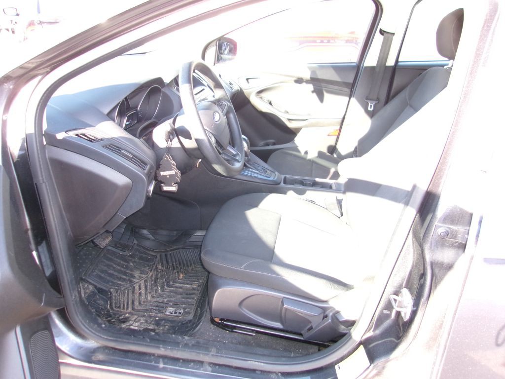 2016 Ford Focus Image 6
