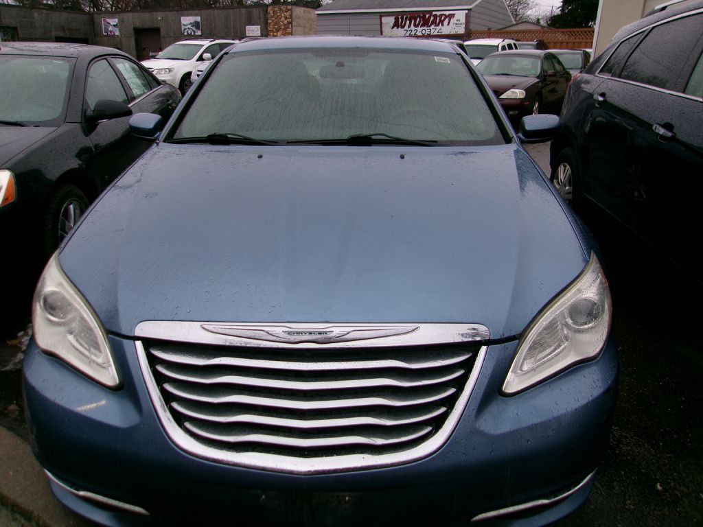 2011 Chrysler 200 Image 5