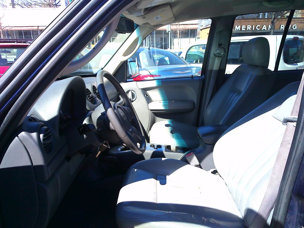 2006 Jeep Liberty Image 4