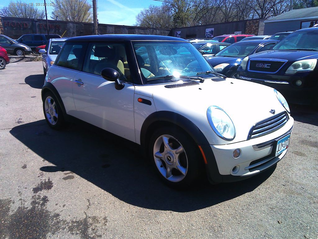 2006 MINI Cooper Image 2