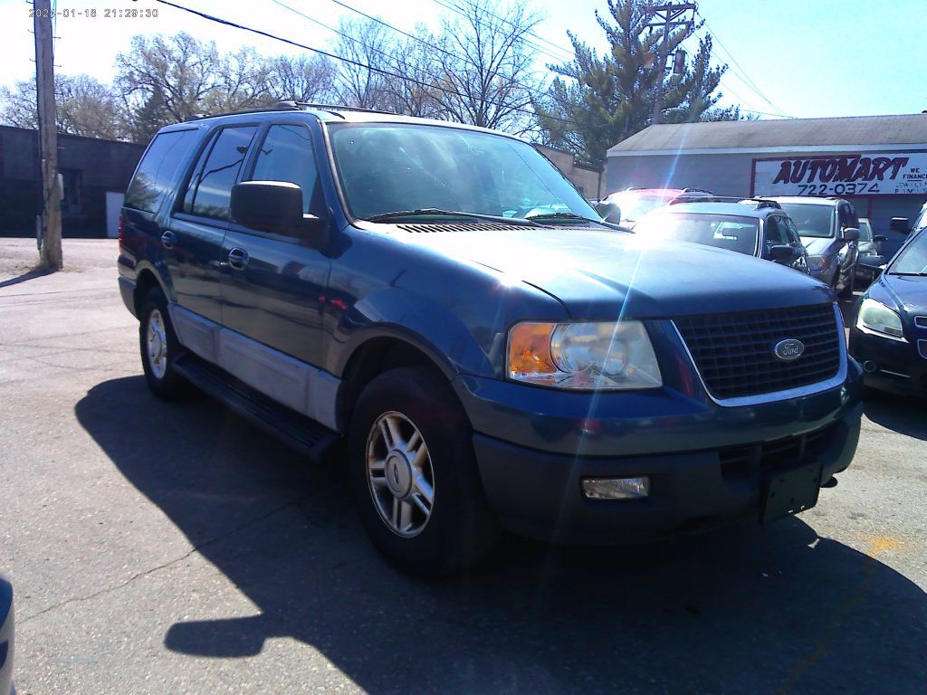 2004 Ford Expedition Image 2