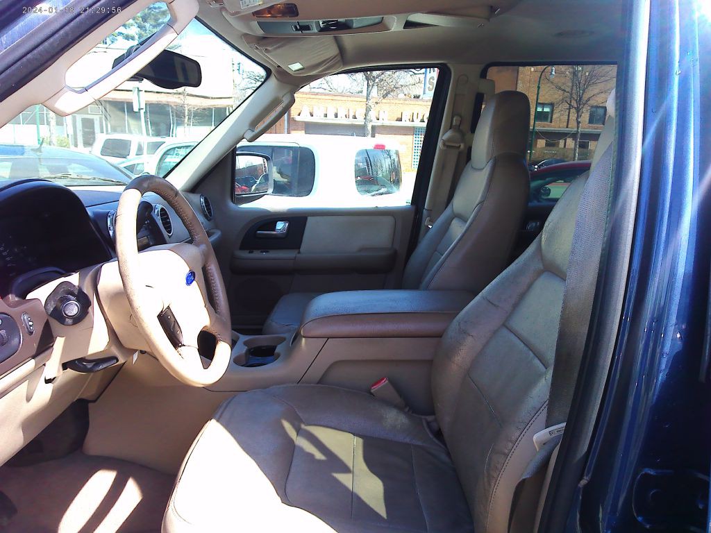 2004 Ford Expedition Image 6